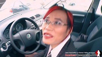 Kepala Kantor Asia Dapat Facial Usai Jam Kerja