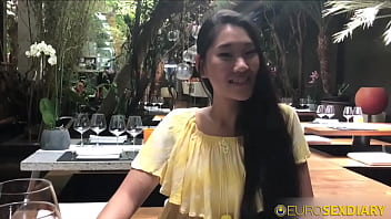 Turis China Seksi Dan Langsing Langsung Ngentot Bule Yang Baru Dikenalnya Di Lobi Hotel