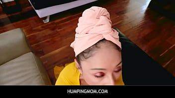 Menggoda Ibu Tiri Sampai Tak Kuasa Menahan Nafsu, Dia Menggila Dalam Hijab Saat Kami Bercinta – Cali Lee