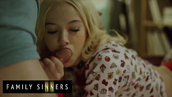 Kenzie Reeves Yang Menggoda Merayu Dan Menguasai Kontol Besar Saudara Tirinya, Nathan Bronson, Dalam Adegan Mesum Keluarga Yang Penuh Dosa