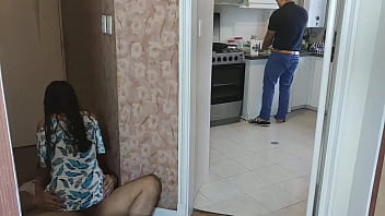 Istri Nakal Yang Tergila-gila Pada Kontol Besar Kakak Ipar, Sampai Rela Dientot Di Samping Suami Lagi Masak