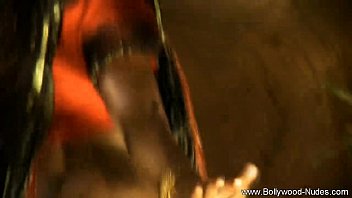 Penari Milf Arab Yang Menggoda Dan Menggairahkan