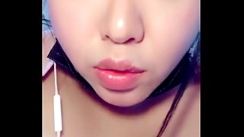 Gadis Tiongkok Panas Siap Menggoda Di Depan Webcam