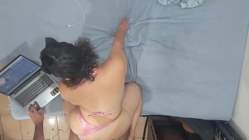 Momen Panas Dan Menggoda Dari Live Perdana Kami – Bagian 1