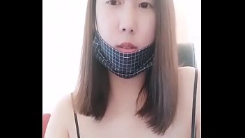 Tubuh Seksi Bergoyang Di Gogo Live