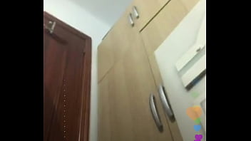 Masturbasi Di Depan Kamera Secara Langsung