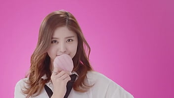 Gadis Remaja Asia Tionghoa-jepang Bergoyang Menggoda Dalam Film Yang Diedit
