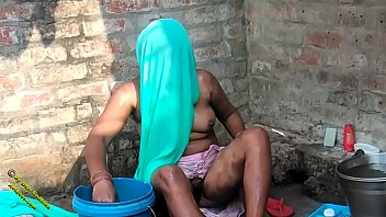 Video Mandi Desi Radhika Di Desa India Yang Bikin Napsu Meluap
