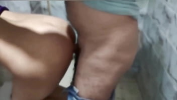 Goyang Pacar Arabku Di Toilet, Sodomi Memekku Dengan Kontol Arab Yang Besar