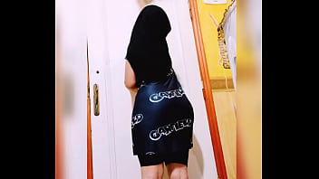 Rutin Harian Seksi Gadis Berhijab Arab Dengan Pantat Montok Dan Menggoda (video Pertama)