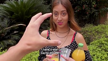 Gadis Rusia Mungil Dihardiki Oleh Kekasih Spanyol Yang Ganas