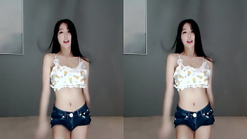 Em Gái Trung Quốc Uốn éo Trên Giường Cùng Anh