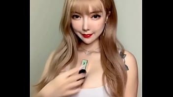 Gadis Tiongkok Montok Pamer Payudara Besarnya