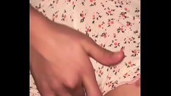 Perempuan Berhijab Muslimah Mengelus Klitoris Basahnya Dan Memuaskan Vaginanya Dengan Jari-jari Liar