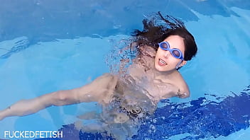 Mermaid Seksi Helen Telanjang Bugil Di Kolam Renang