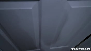 Kubujuk Adik Tiriku Yang Seksi Untuk Kuserampoki