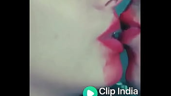 Kakakmu Yang Panas Lagi Mesra Berciuman