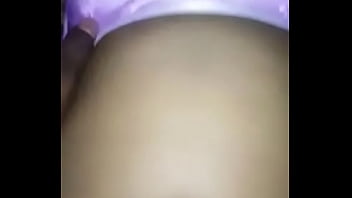 Gadis India Yang Menggoda Dengan Liku-liku Tubuhnya Yang Memesona