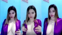 Belahan Dada Mulus Hanny Yang Menggoda