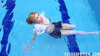 Ashlee Rose Basah Menggoda Di Kolam Renang, Rilis Minggu Ke-48 Nomor 745