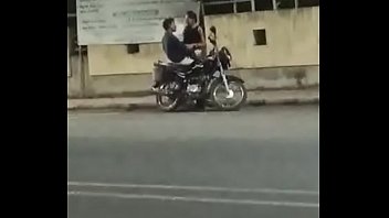 Gadis India Navsari Kaliawadi Beraksi Mesra Di Jalanan