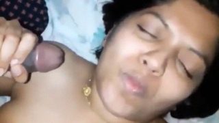 Istri Desi India Mengisap Kontol Dan Menelan Sperma