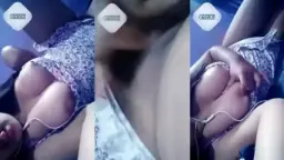 Mawar Bergairah Dengan Paha Montok Dan Selangkangan Menggoda