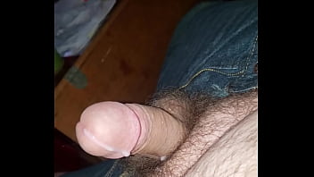 Tangan Nakal Mengocok Di Ruang Tamu