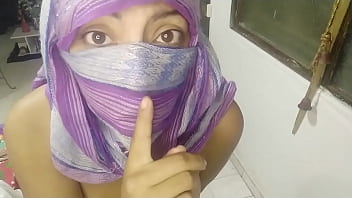 Milf Arab Berhijab Dan Niqab Yang Menggairahkan Mengocok Memek Basah Sampai Muncrat Di Webcam Live