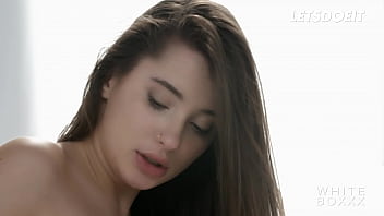 Liya Silver Menggoda Dengan Getaran, Membasahi Memeknya Untuk Bercinta Liar Bersama Kekasih – Whiteboxxx