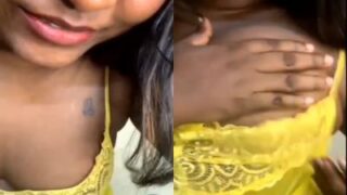 Gadis India Selatan Pamer Payudara Besarnya Saat Live Streaming