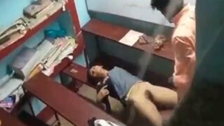Mahasiswi Seksi Menggoda Dosen Ganteng Yang Nafsu Di Ruang Kelas