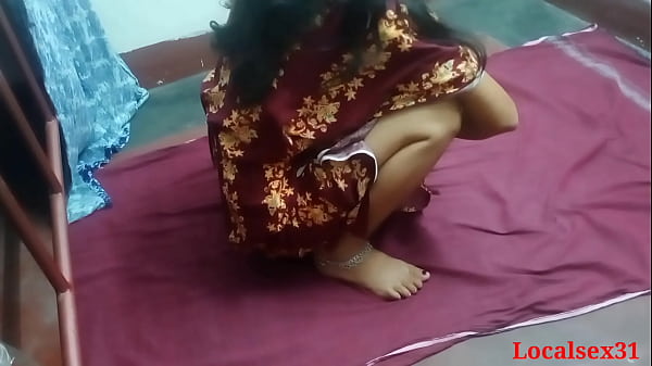 Desi Bhabi Desa India, Berdansa Erotis Dengan Saree Merah Dalam Video Panas