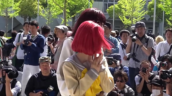 ラブライブサンシャインのコスプレで魅惑のセクシー姿を披露