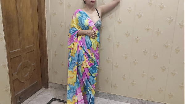 Chhune Se Hi Uski Chut Garm Ho Gayi Aur Usne Apni Chut Mein Uska Bada Lund Le Liya