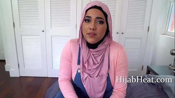 Saudara Arab Gendutku Memberiku Hummus, Berharap Aku Memberinya ‘sesuatu’ Yang Lebih Nikmat