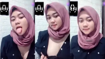 Goyangan Panas Sherly Hijabers Dengan Toge