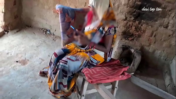 Desi Bhoji Yang Seksi Digoyang Di Ranjang Dengan Gaun Sari Terbuka, Adegan Panas India Dengan Suara Erotis Menggairahkan