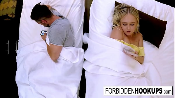 Gadis Seksi Menggoda Dan Bercinta Liar Dengan Kakak Tiri!