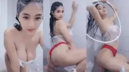 Coklat Panas Di Payudara Gadis Biola Mango Mandi Telanjang