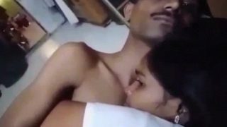 Goyang Ranjang Bareng Bhabhi: Dari Buka Baju Sampai Klimaks
