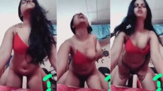 Istri Nakal Menikmati Burung Kekasihnya Menusuk Dalam-dalam Ke Liangnya