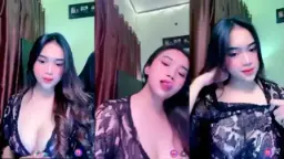Naya Sensual Panas Julurkan Lidah Menggoda Penuh Nafsu