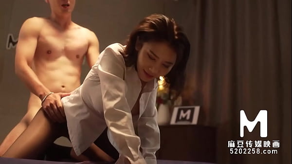 Sekretaris Nakal Menggoda Dengan Tatapan Mesra – Zhou Ning – Video Porno Asia Original Terpanas