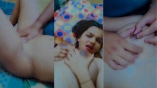 Desi Bugil Meremas Payudara Dan Jari-jari Menggoda Vaginanya