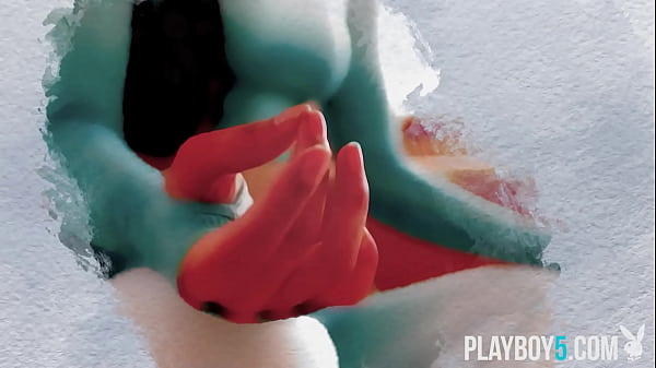 Chloe Rose, Si Milf Asia Seksi Nan Mungil, Berpose Menggoda Untuk Playboy