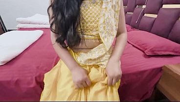 Bhabhi Bas Gussa Dekh Ke Apni Gili Chut Se Bhai Ko Manaya, Chodne Ka Maza Aaya.