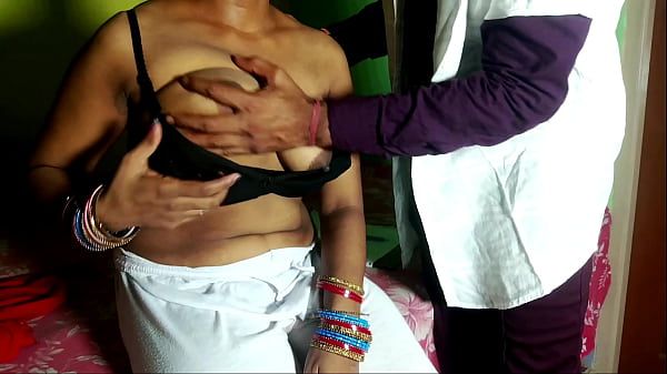 Dokter Ngentot Memek Pasien Cewek Dengan Suara Hindi
