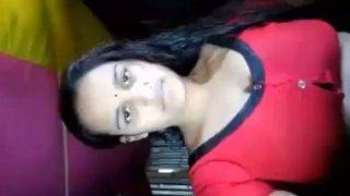 Desa Bangladesh, Perempuan Desa Lagi Sibuk Mainin Diri Sendiri Sampai Basah Kuyup.