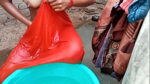 Rati Mandi Di Kamar Mandi Dengan Suara Hindi Yang Bikin Basah